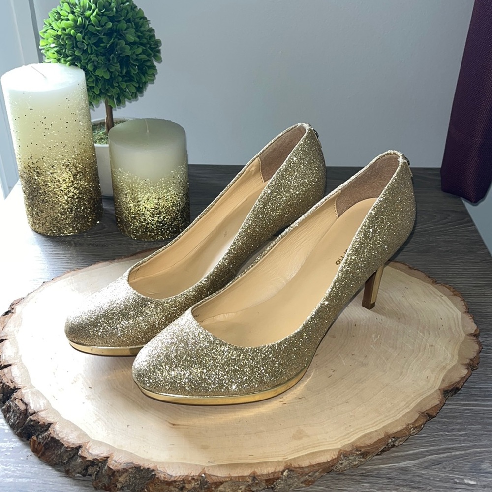 Liz Claiborne size 6.5 gold sparkle heels